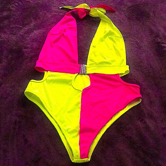 CHARMING & Playful  Swimsuit 🌷 - Picture 2 of 8